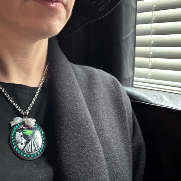 Tarina Taratino Swarovski Wicked Cameo Pendant Necklace - Picture 5 of 5